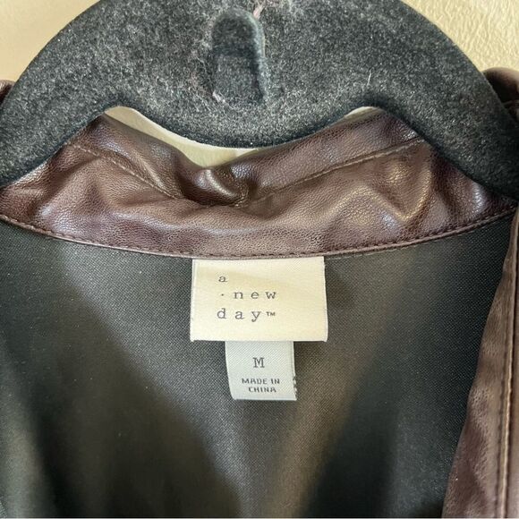 ✨ A New Day Brown Faux Leather Button Up Top Medium - Picture 3 of 10